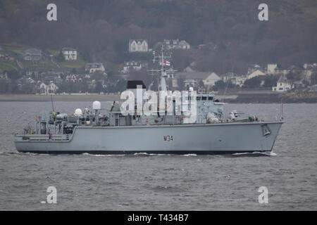 HMS Middleton (M34), ein Sa-Klasse minehunter von der Royal Navy betrieben, vorbei an Gourock bei Ihrer Ankunft für Übung gemeinsame Krieger 19-1. Stockfoto