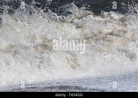 Meer Skulptur brechenden Wellen Norfolk Küste Stockfoto