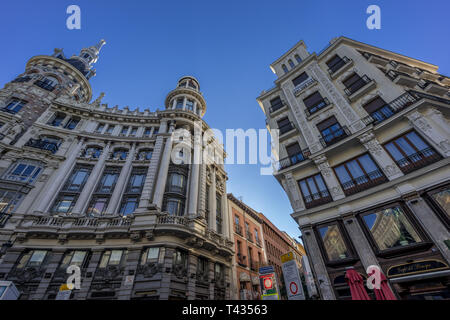 Madrid, Spanien. 9. Januar 2017. Straße der Plaza Canalejas. Edificio Meneses, Casa de Allende Gebäude und Calle del Principe. Stockfoto