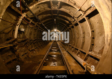 Ein schmalspuriger Eisenbahntunnel Teil des London Mail Rail Museums ( Mail Rail ) in London Stockfoto