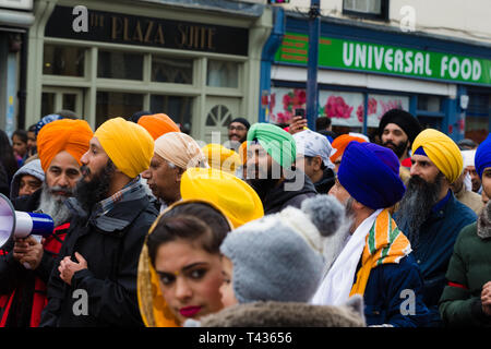 Gravesend, Kent, Großbritannien. Vaisakhi Festival 13. April 2019. Gravesend wird lebendig mit Farbe wie die Sikh Vaisakhi Gemeinschaft feiern. Stockfoto