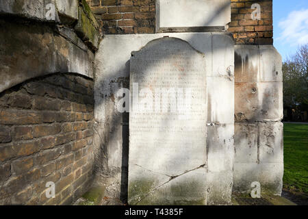 London, Großbritannien. April 10, 2019: Gedenkstein im St James's Kirche, Clerkenwell an Ellen Lefevre und ihre vier Kinder, brutal von ihren mudered husban Stockfoto