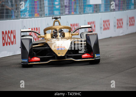 Rom, Italien. 12 Apr, 2019. Arriva ein Roma La settima tappa del campionato ABB FIA Formel E con il GEOX ROM E-Prix. Le Monoposto elettriche corrono sulle Strade del Quartiere Eur. Credit: Stefano Cappa/Pacific Press/Alamy leben Nachrichten Stockfoto