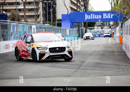 Rom, Italien. 12 Apr, 2019. Arriva ein Roma La settima tappa del campionato ABB FIA Formel E con il GEOX ROM E-Prix. Le Monoposto elettriche corrono sulle Strade del Quartiere Eur. Credit: Stefano Cappa/Pacific Press/Alamy leben Nachrichten Stockfoto