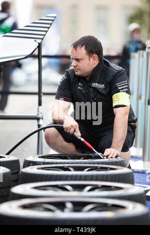 Rom, Italien. 12 Apr, 2019. Arriva ein Roma La settima tappa del campionato ABB FIA Formel E con il GEOX ROM E-Prix. Le Monoposto elettriche corrono sulle Strade del Quartiere Eur. Credit: Stefano Cappa/Pacific Press/Alamy leben Nachrichten Stockfoto