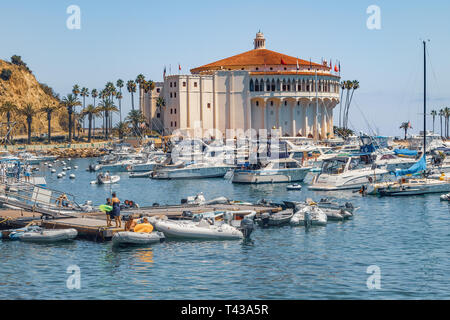 Das Catalina Casino als von den Grünen Pleasure Pier in Avalon, Catalina Island, Kalifornien gesehen. Juni 29,2017 Stockfoto