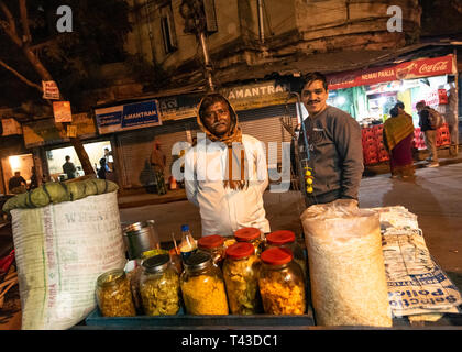 Horizontale Ansicht von streetfood zum Verkauf in Kalkutta aka Kalkutta, Indien. Stockfoto