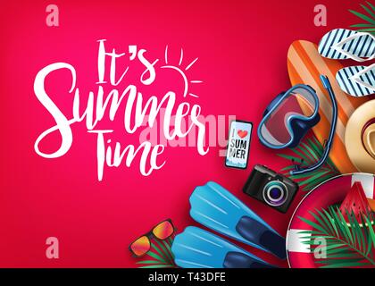 Es ist Sommer realistisch Vektor Banner in roten Hintergrund und tropischen Elementen wie Tauchausrüstung, Surfbretter, Hausschuhe, Digitalkamera Stock Vektor