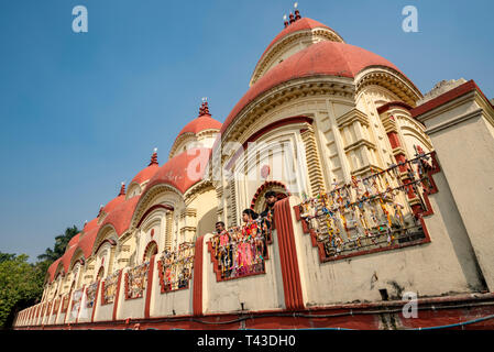 Horizontale Ansicht des Shiva Schreine in Dakshineswar Kali Tempel in Kalkutta aka Kalkutta, Indien. Stockfoto