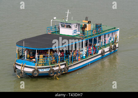 Horizontale Luftaufnahme einer Fähre in Kalkutta aka Kalkutta, Indien. Stockfoto