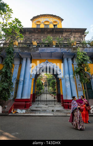 Vertikale Ansicht des Chandraprabhu Ji-Tempel in Kalkutta aka Kalkutta, Indien. Stockfoto