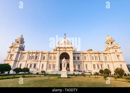 Horizontale Ansicht der Königin Victoria Memorial in Kalkutta aka Kalkutta, Indien. Stockfoto