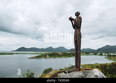 "Der Mann aus dem Meer" Skulptur von Killi Olsen an Bø Museum auf der Insel Langoya in den Vesterålen Inseln Nordland Norwegen Stockfoto