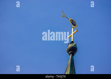 Kreuz und Wetterfahne auf die Kirche Christi in Konstanz am Bodensee, Baden-Württemberg, Deutschland, Europa. Stockfoto