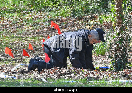 Polizei suche Ystrad Mynach Park im Süden von Wales, wo ein 13-jähriger Junge nach gefunden werden bewusstlos am Freitag Abend gestorben. Stockfoto