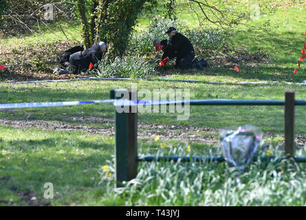 Polizei suche Ystrad Mynach Park im Süden von Wales, wo ein 13-jähriger Junge nach gefunden werden bewusstlos am Freitag Abend gestorben. Stockfoto