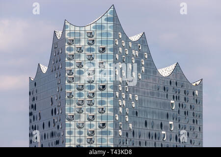 Die Elbphilharmonie in der HafenCity Viertel von Hamburg. Es ist eines der größten und bedeutendsten akustisch erweiterte Konzertsäle der Welt. Stockfoto