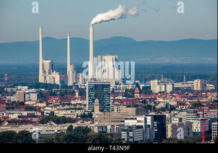 Blick über Karlsruhe, Innenstadt, Wohn- Hochhäuser, hinter dem Rheinhafen Dampfkraftwerk Karlsruhe, EnBW Energie, Stockfoto