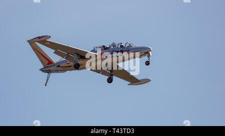 YEOVILTON, Großbritannien - 7. Juli 2018: Vintage Fouga CM 170 Magister Französisch Jet im Flug über RNAS Yeovilton Flugplatz in South Western UK Stockfoto