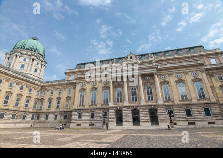 Die Budaer Burg (Königlicher Palast) Innenhof. Ungarische Nationalgalerie, Budapest, Ungarn. Stockfoto