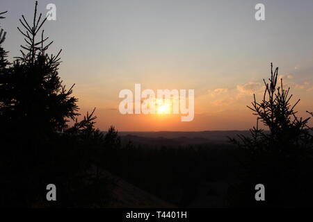 Blick auf den Sonnenuntergang am Góra Cisowa (Suwalki Landschaftspark, Podlasien, Polen, Europa)
