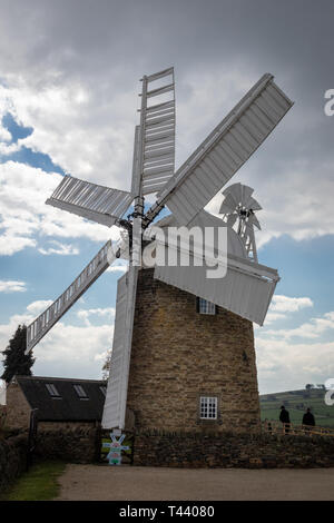 Historische Sechs segelte Grad II Stein Turm arbeiten Heage Windmill in Derbyshire UK Stockfoto