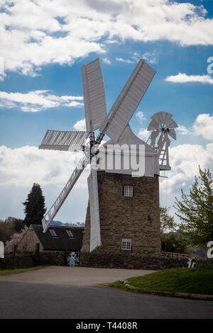 Historische Sechs segelte Grad II Stein Turm arbeiten Heage Windmill in Derbyshire UK Stockfoto