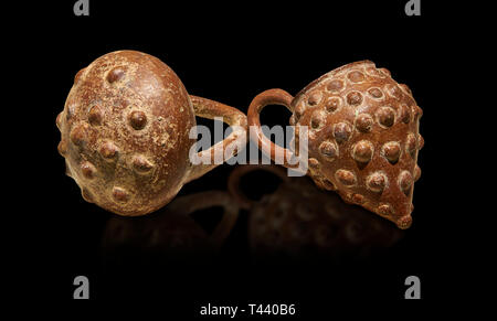 Bronzezeit anatolischen Terrakotta Korb mit Griff und einen Becher als Bündel Weintrauben - 19. bis 17. Jahrhundert v. Chr. - kltepe Kanesh - Museum von Anat geformt Stockfoto