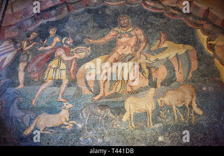 Nahaufnahme Detail Bild der römischen Mosaiken in der Apsis des Odysseus und Polyphemos, Zimmer Nr. 47 in der Villa Romana del Casale, ersten Quartal t Stockfoto