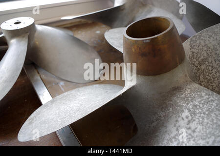 Propeller im Propeller shop Im Scottish Maritime Museum in Dumbarton. Das Gelände des ehemaligen Denny Schiffbau Firma Stockfoto