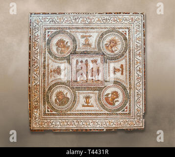 Römisches Mosaik in der Mitte der Sieg von Apollo, die Marsyas in die mythische Legende der vier Jahreszeiten gekrönt wird. Spät 2 ce Stockfoto