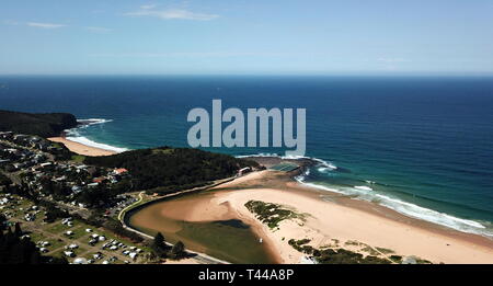 Luftaufnahme von Northbridge Lagune, North Ryde Rockpool und Turimetta Strand. Küste der Tasmanischen See in Sydney. Stockfoto