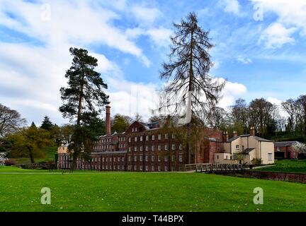 Quarry Bank Mill komplex und die Parklandschaft. Stockfoto