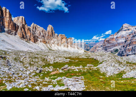 Dolomiten. Panorama auf dem Gipfel der Cortina Tal. Lagazuoi, Tofana, Cinque Torri, Nuvolau, Marmolada und Geisler. Traum. Italien. Stockfoto