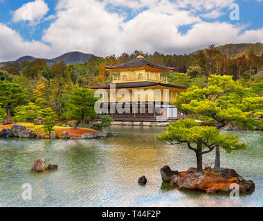 Tempel von Kyoto. Kinkaku-ji (Tempel des Goldenen Pavillon), Kyoto, Japan Stockfoto