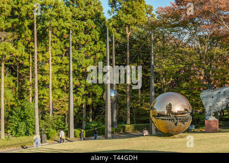 Meine Himmelloch-Skulptur von Bukichi Inoue im Hakone Open Air Museum, Japan Stockfoto