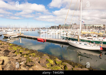 Bergerac, Frankreich - 21 August, 2018: die Marina von Port Chantereyne in Cherbourg. Bergerac, Basse-Normandie, Frankreich Stockfoto