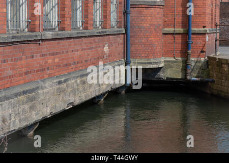 Baufälligen historischen Belper Cotton Mills benötigen dringend reparieren, Belper Derbyshire. England.DE Stockfoto