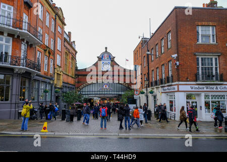 16. Dezember 2018, Windsor, Großbritannien - Windsor Royal Shopping Centre, Teil des Windsor und Eton Hauptbahnhof Stockfoto