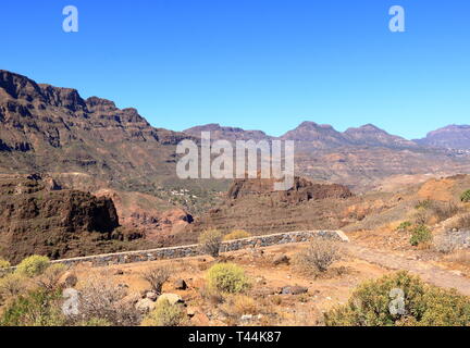 Gran Canaria mountain range in der Nähe von Cruz Grande und San Bartolome de Tirajana Berge in Gran Canaria in Spanien. Stockfoto