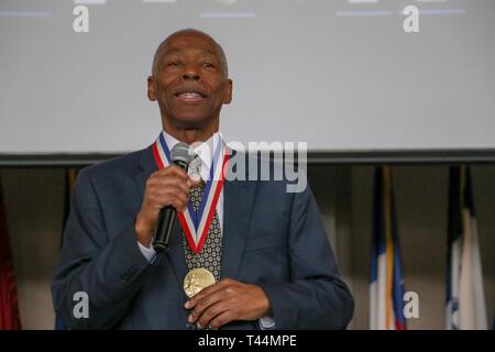 Olympiasieger und Schiene Stern, Eddie Hart, sprach von den Versuchen und seinen Traum als der schnellste Mann auf der Erde während des Black History Month Einhaltung bei Ton National Guard Zentrum, Marietta, Georgia am 20. Januar 2019. Hart war im 100 m zu konkurrieren, sondern wurde während der Olympischen Spiele 1972 in München, Deutschland disqualifiziert. U.S. Army National Guard Stockfoto