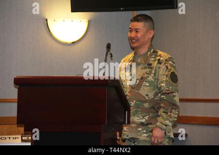 Garrison Commander Col. Hui Chae Kim spricht zu Fort McCoy, Wis., Mitglieder der Gemeinschaft während des Black History Month Einhaltung Feb.20, 2019, in Mccoys Community Center. Stockfoto