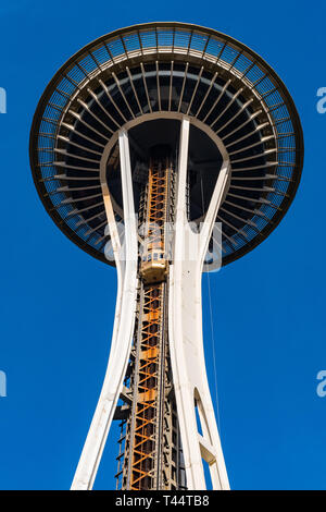 Der Aufzug geht bis an die Spitze des Space Needle in Seattle. Stockfoto