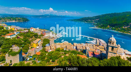 Panoramablick über Portovenere Harbour Village, der Nationalpark der Cinque Terre, Ligurien, Italien Stockfoto