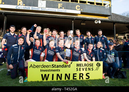 Melrose, Schottland - April 13. London Scottish feiern Gewinnen der ASI Melrose Sevens auf Der Greenyards am 13. April 2019 in Melrose, Vereinigtes Königreich. Stockfoto