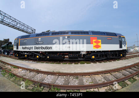Langer Rock, Penzance, Großbritannien. 13. April 2019. Bürste/Sulzer Class 47 diesel-elektrischen Motor "sapper" Credit: Bob Sharples/Alamy leben Nachrichten Stockfoto
