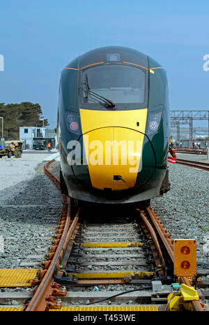 Langer Rock, Penzance, Großbritannien. 13. April 2019. GWR Intercity Klasse 802-101 Quelle: Bob Sharples/Alamy leben Nachrichten Stockfoto