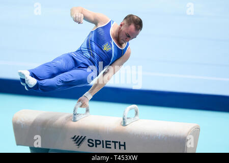 Stettin, Westpommern, Polen. April 13, 2019 - Stettin, Westpommern, Polen - Oleg Verniaiev aus der Ukraine in Aktion während der gerätefinale des 8. Europäischen Meisterschaften im Turnen Credit gesehen: Mateusz Slodkowski/SOPA Images/ZUMA Draht/Alamy leben Nachrichten Stockfoto