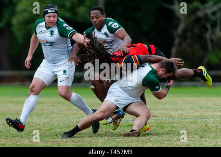 Southern Pines, North Carolina, USA. 13 Apr, 2019. April 13, 2019 - Southern Pines, N.C., USA -. Herren Rugby Aktion zwischen den Southern Pines' große Kegel'' und Atlanta 'abtrünnigen'' in der ersten Runde der Carolinas geographische Rugby Union D 2 Endspiele an Twin Felder Bauernhof. Southern Pines besiegt Atlanta, 29-19 und die Atlanta" alte weiße '' nächste Woche Spielen in Atlanta. Credit: Timothy L. Hale/ZUMA Draht/Alamy leben Nachrichten Stockfoto