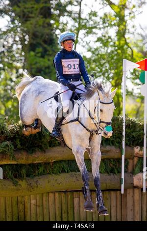 Burnham Market, Norfolk, Großbritannien. 13. Apr 2019. 3. Platz. Izzy Taylor reiten Liscarrow Conista. GBR. Erweiterte. Abschnitt O. Barfuß Retreats Burnham Market International Horse Trials. Eventing. Burnham Market. Norfolk. Vereinigtes Königreich. GBR. {13}/{04}/{2019}. Credit: Sport in Bildern/Alamy leben Nachrichten Stockfoto